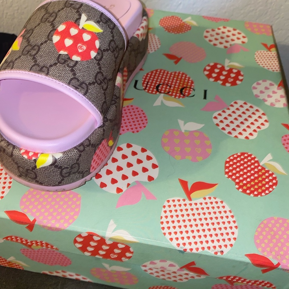 Gucci Slides Valentines Edition